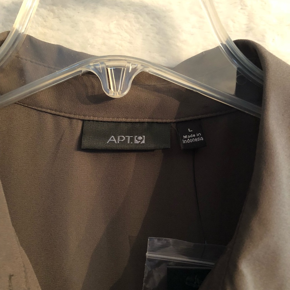 NWT APT. 9 Sleeveless Top. - Picture 2 of 5